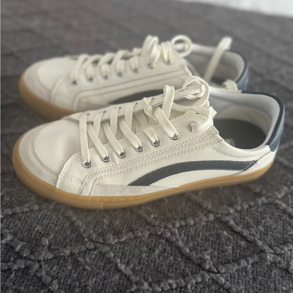 Women's White Sneakers - Picture 5 of 8